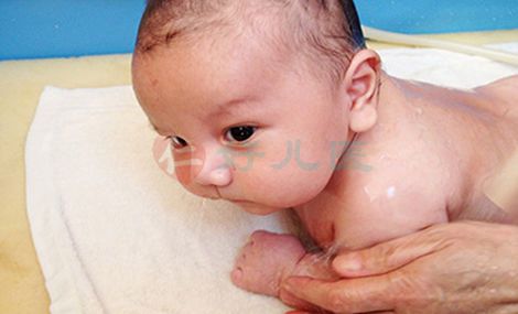 药浴可治疗婴幼儿痱子疖肿1.jpg
